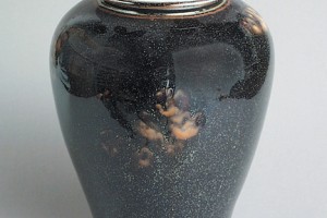 Photo of Rialto urn from Hindman Funeral Homes & Crematory, Inc.