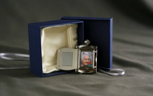 Engravable Photo Pendent- Open